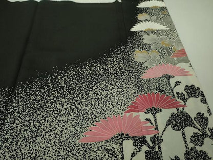 平和屋本店●極上　人間国宝　森口華弘　蒔糊友禅　蒔糊散らし　黒留袖　刺繍　横菊　金糸　三越扱い　逸品　DZAB2442kh6