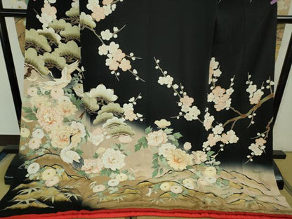 平和屋本店●極上　お引きずり・お引き摺り・引き振袖 和装　結婚式　舞妓　芸妓　芸者　吉祥花文　駒刺繍　黒地　金彩　逸品　DZAB2494kh6