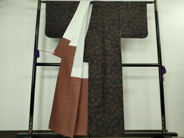 平和屋本店●極上　本場結城紬　重要無形文化財　120亀甲　飛び亀甲柄　舞花文　黒地　証紙付き　逸品　DZAB2505kh6