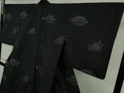 平和屋着物●極上　本場大島紬　地空　魚　貝殻　黒地　さが美扱い　逸品　DZAB2520kh6