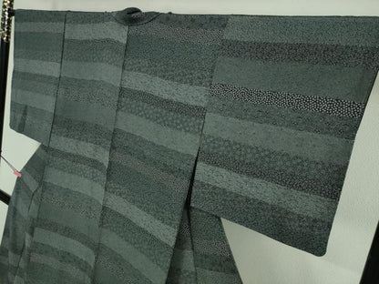平和屋着物●極上　伝統工芸士　保科土山　江戸小紋　松竹梅入り横段　黒×白　反端付き　逸品　未使用　DZAB2530kh6