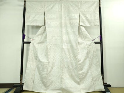 平和屋本店●極上　本場大島紬　白大島　訪問着　総刺繍　横段花菱文　逸品　DZAB2541kh6