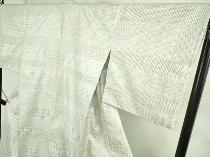 平和屋本店●極上　本場大島紬　白大島　訪問着　総刺繍　横段花菱文　逸品　DZAB2541kh6