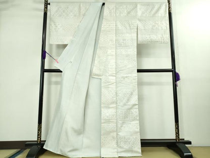 平和屋本店●極上　本場大島紬　白大島　訪問着　総刺繍　横段花菱文　逸品　DZAB2541kh6