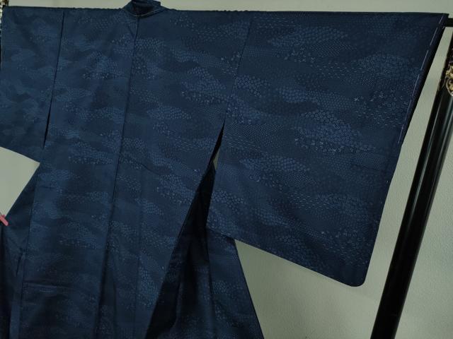 平和屋着物●極上　本場大島紬　琉球藍　名物裂霞文　まさき織物謹製　背抜き仕立て　証紙付き　逸品　未使用　DZAB2779kh6