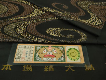 平和屋着物●極上　本場縞大島紬　訪問着　印傳　名物裂　流水文　黒地　寿紬謹製　証紙付き　逸品　DZAB2780kh6