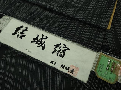 平和屋着物●極上　結城縮　染の近江謹製　縞　黒地　結城屋　証紙付き　逸品　DZAB2796kh6