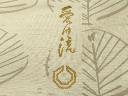平和屋本店●極上　石川県指定無形文化財　牛首紬　白山工房　手織り　愛川流　葉並べ　薄卵色地　逸品　DZAB2811kh6