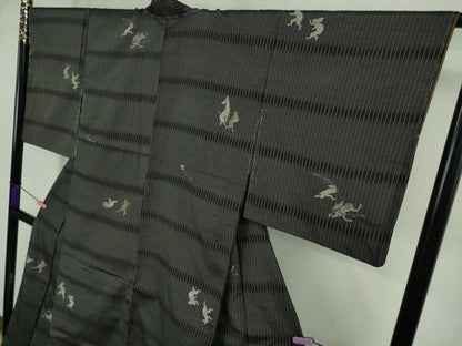 平和屋着物●極上　京の名門・菱屋六右ェ門　紬　鳥獣戯画　黒地　反端付き　逸品　未使用　DZAB2817kh6
