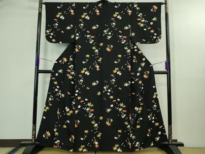 平和屋着物●極上　小紋　桜楓文　黒地　鬼しぼ縮緬　金彩　松坂屋扱い　逸品　DZAB2850kh6