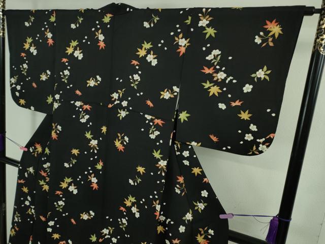 平和屋着物●極上　小紋　桜楓文　黒地　鬼しぼ縮緬　金彩　松坂屋扱い　逸品　DZAB2850kh6