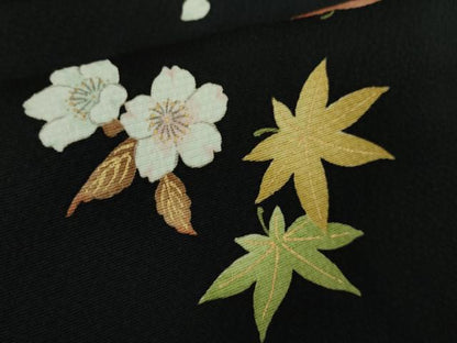 平和屋着物●極上　小紋　桜楓文　黒地　鬼しぼ縮緬　金彩　松坂屋扱い　逸品　DZAB2850kh6