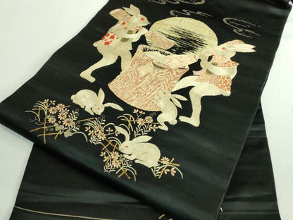 平和屋本店●極上　アンティーク　大正ロマン　九寸名古屋帯　総手刺繍　兎　餅つき　黒地　金糸　逸品　DZAB2866kh6