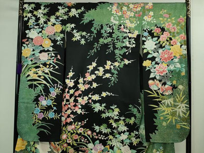 平和屋本店●極上　振袖　駒刺繍　鴛鴦花文　たたき染め　黒地　金彩　逸品　DZAB2956kh6