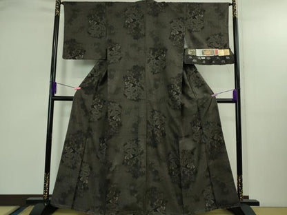 平和屋着物●極上　都喜ヱ門　本場大島紬　9マルキ　純泥染　草花文　藤絹織物謹製　証紙付き　逸品　未使用　DZAB2997kh6