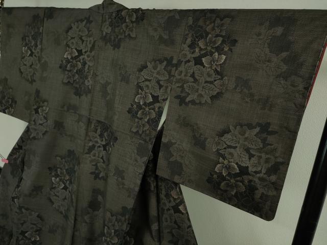 平和屋着物●極上　都喜ヱ門　本場大島紬　9マルキ　純泥染　草花文　藤絹織物謹製　証紙付き　逸品　未使用　DZAB2997kh6