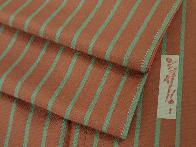 平和屋着物●極上　世界的人形師　辻村寿三郎　ジュサブロー　小紋　間道　紅樺色×薄青色　鬼しぼ縮緬　逸品　未使用　DZAB3018kh6