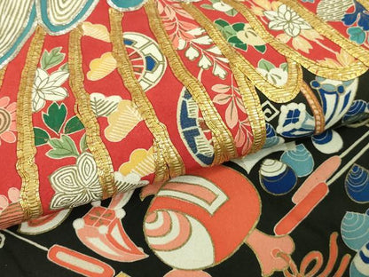 平和屋本店●極上　アンティーク　大正ロマン　振袖　駒刺繍　宝尽くし飛鶴文　黒地　金彩　逸品　DZAB3023kh6