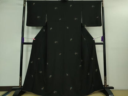 平和屋着物●極上　伝統工芸品　民芸草木　小紋　海老　蟹　魚　黒地　金彩　反端付き　逸品　DZAB3038kh6