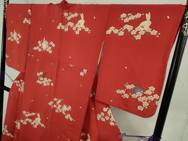 平和屋本店●極上　人形作家・ホリヒロシ　付下げ　花兎　うさぎ　深緋色地　鬼しぼ縮緬　逸品　DZAB3081kh6