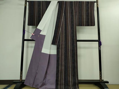 平和屋本店●極上　本場結城紬　重要無形文化財　100亀甲　飛び亀甲柄　唐草間道　ますいわ屋扱い　逸品　DZAB3099kh6