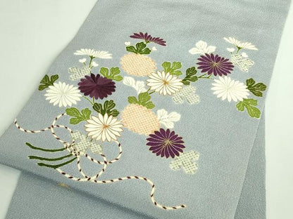 平和屋本店●極上　九寸名古屋帯　駒刺繍　結び紐菊文　灰青色地　金糸　鬼しぼ縮緬　逸品　DZAB3177kh6
