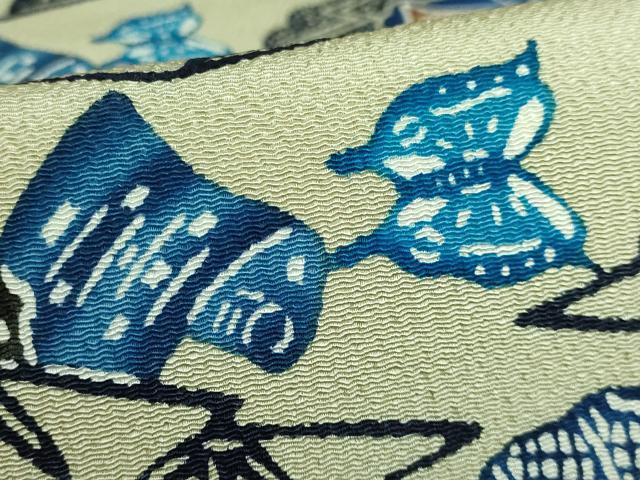 平和屋本店●最高級　城間栄順　本場琉球紅型　九寸名古屋帯　舞蝶　トンボ　薄い山葵色地　鬼しぼ縮緬　逸品　DZAB3182kh6