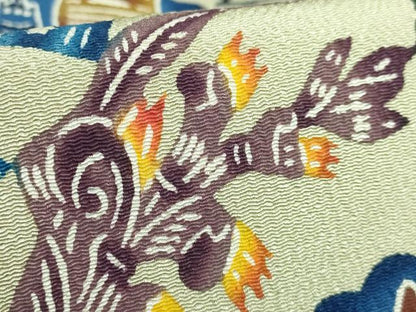 平和屋本店●最高級　城間栄順　本場琉球紅型　九寸名古屋帯　舞蝶　トンボ　薄い山葵色地　鬼しぼ縮緬　逸品　DZAB3182kh6