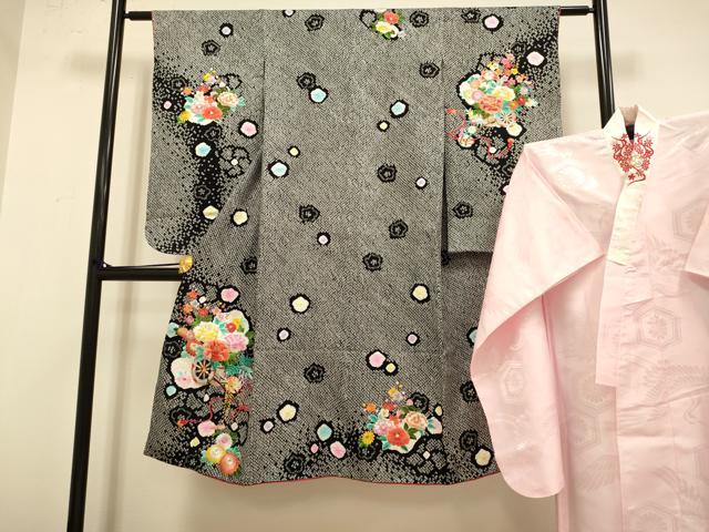平和屋本店[]極上　七五三　女の子　7歳　祝着・襦袢(半衿刺繍)セット　刺繍　絞り　花車　黒地　金銀糸　逸品　DZAB3239kh6