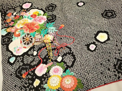平和屋本店[]極上　七五三　女の子　7歳　祝着・襦袢(半衿刺繍)セット　刺繍　絞り　花車　黒地　金銀糸　逸品　DZAB3239kh6