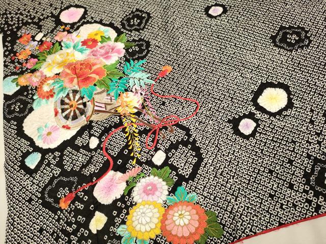 平和屋本店[]極上　七五三　女の子　7歳　祝着・襦袢(半衿刺繍)セット　刺繍　絞り　花車　黒地　金銀糸　逸品　DZAB3239kh6