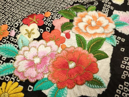 平和屋本店[]極上　七五三　女の子　7歳　祝着・襦袢(半衿刺繍)セット　刺繍　絞り　花車　黒地　金銀糸　逸品　DZAB3239kh6