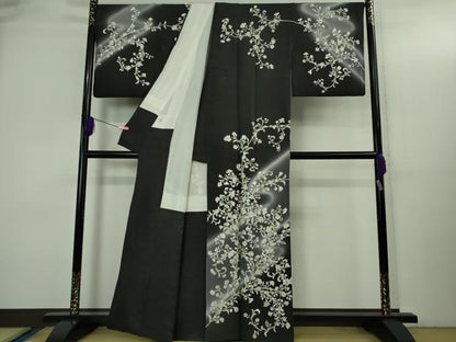 平和屋本店●極上　訪問着　総手刺繍　草花文　暈し染め　黒紅色地　銀糸　逸品　DZAB3297kh6