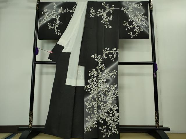平和屋本店●極上　訪問着　総手刺繍　草花文　暈し染め　黒紅色地　銀糸　逸品　DZAB3297kh6