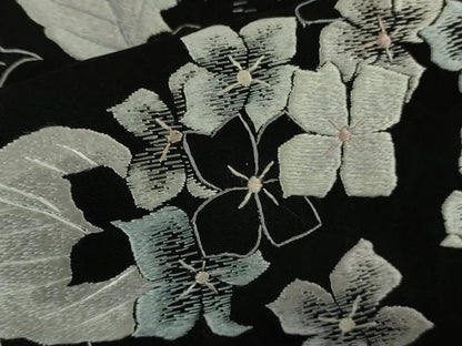 平和屋本店●極上　振袖　総刺繍　四季花文　桜　藤　紫陽花　杜若　牡丹　黒地　逸品　DZAB3419kh6