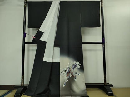 平和屋本店●極上　染色作家　草野一騎　色留袖　手描き　麒麟　暈し染め　蝉色地　金彩　ロング丈　逸品　DZAB3431kh6