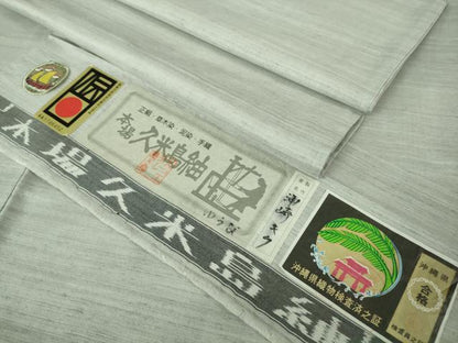 平和屋本店●希少　重要無形文化財 本場久米島紬 ゆうな染 手織 草木染 泥染 油崎キク作 色無地　白梅鼠色　証紙付き　逸品　DZAB3444kh6