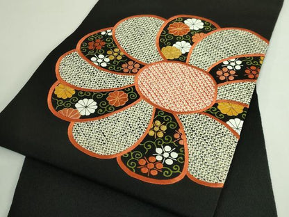 平和屋本店●極上　京都祇園の老舗　ぎをん齋藤　本疋田絞り　九寸名古屋帯　駒刺繍　舞花文　黒地　金糸　鬼しぼ縮緬　逸品　DZAB3616kh6
