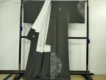 平和屋本店●極上　ジャパンオートクチュール　渡辺雪三郎　訪問着　草花文　蝉色地　金銀彩　逸品　DZAB3713kh6