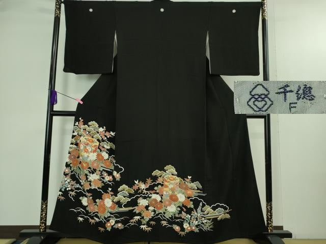 平和屋本店●極上 創業460年・千總 黒留袖 駒刺繍 貝桶吉祥花文 金彩 逸品 DZAB3817kh6