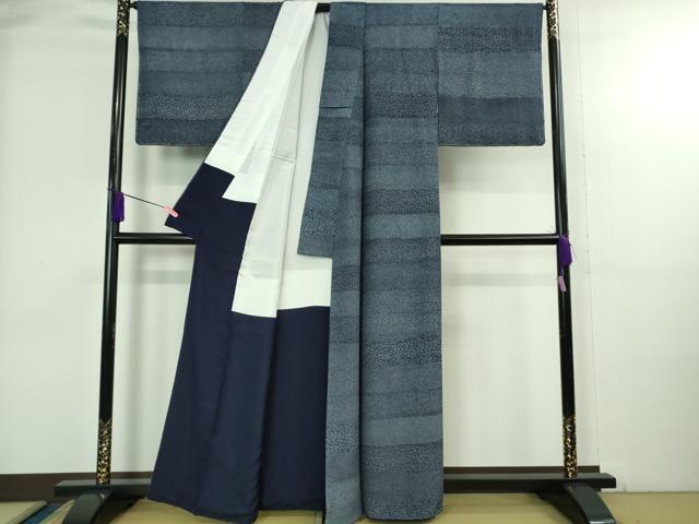 平和屋着物●極上　藍造り国選定無形文化財 藍師・佐藤昭人　小紋　二寸型しぶき染　名物裂横段文　縮緬地　認定証付き　逸品　DZAB3824kh6
