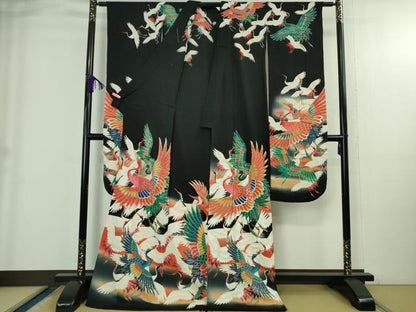 平和屋本店▽極上 アンティーク 単衣 大正ロマン 振袖 駒刺繍 飛鶴文 暈し染め 黒地 金彩 逸品 DZAB3827kh6