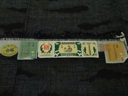 平和屋本店●極上　本場結城紬　重要無形文化財　100亀甲　霞文　黒地　証紙付き　逸品　DZAB3846kh6