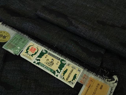 平和屋本店●極上　本場結城紬　重要無形文化財　100亀甲　霞文　黒地　証紙付き　逸品　DZAB3846kh6