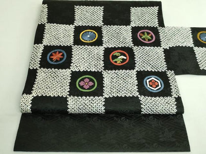平和屋着物●極上　九寸名古屋帯　刺繍　絞り　市松花文　黒地　逸品　DZAB3969kh6