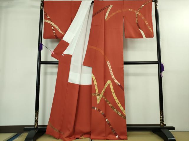 平和屋本店●極上　創業460年・千總　訪問着　駒刺繍　鬘帯宝尽くし花文　蘇芳色地　金彩　逸品　DZAB4007kh6