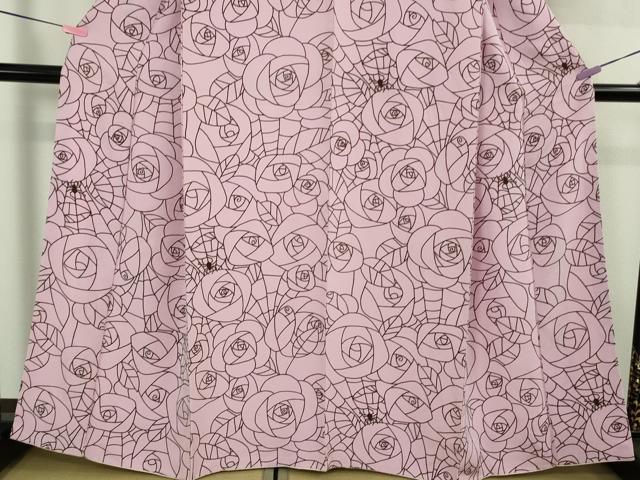平和屋本店●極上　小紋　蜘蛛　蜘蛛の巣　薔薇　バラ　撫子色　縮緬地　逸品　未使用　DZAB4016kh6