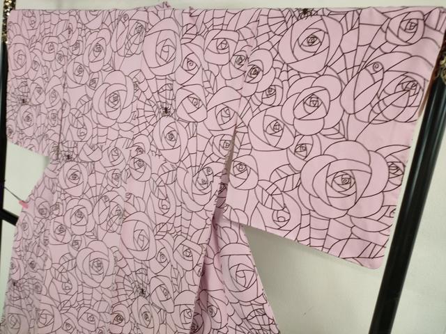 平和屋本店●極上　小紋　蜘蛛　蜘蛛の巣　薔薇　バラ　撫子色　縮緬地　逸品　未使用　DZAB4016kh6
