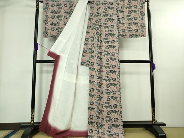 平和屋本店●極上　人間国宝　玉那覇有公　本場琉球紅型　小紋　舞蝶笹花文　松ぼっくり　梅鼠色地　逸品　未使用　DZAB4021kh6