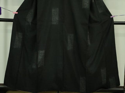 平和屋本店●極上　本場結城紬　重要無形文化財　160亀甲　飛び亀甲柄　花唐草文　黒地　逸品　DZAB4077kh6